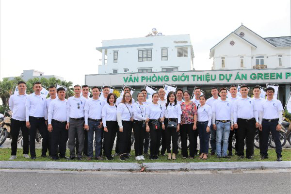 Cam Pha Cement Festival takes to the street