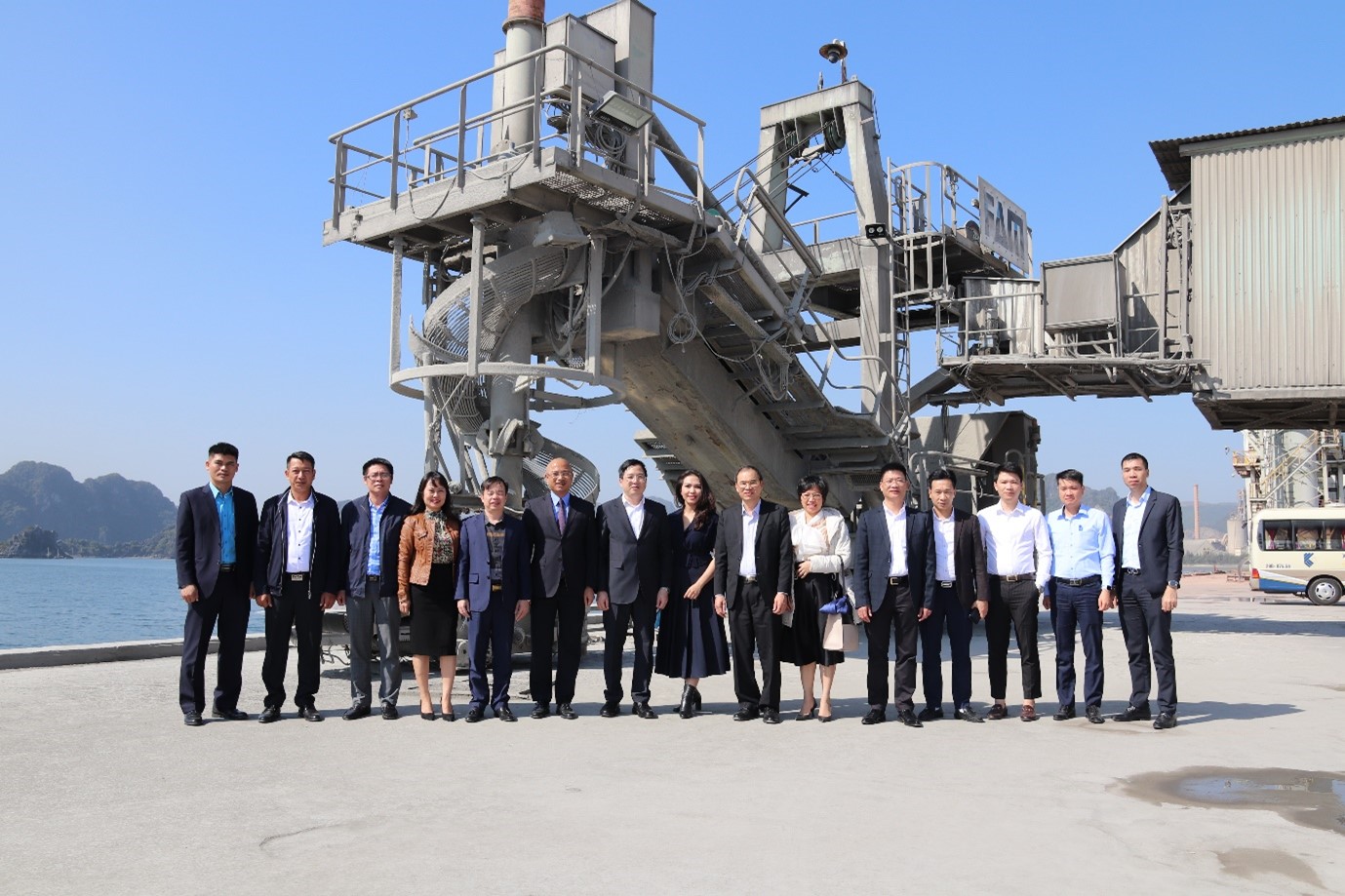 Đoàn công tác của Bộ Tài chính tới thăm và làm việc với  Công ty CP Xi măng Cẩm Phả