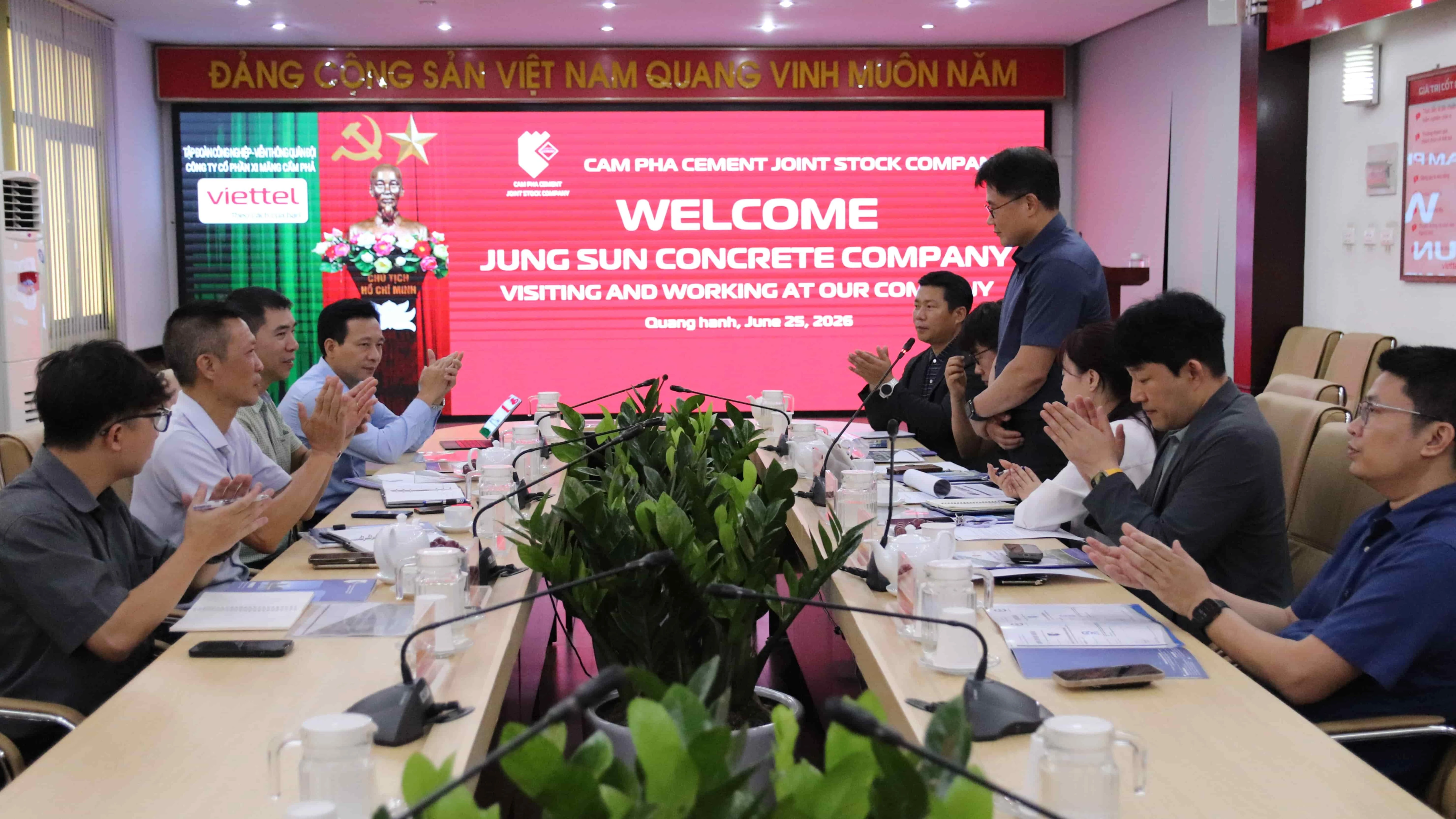 Xi măng Cẩm Phả mở rộng kết nối quốc tế, đón đoàn công tác Silkroad Hà Nội và Bê tông JungSun (Hàn Quốc) đến tham quan và làm việc
